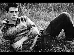 A quel ge a-t-il commenc le mannequinat ?