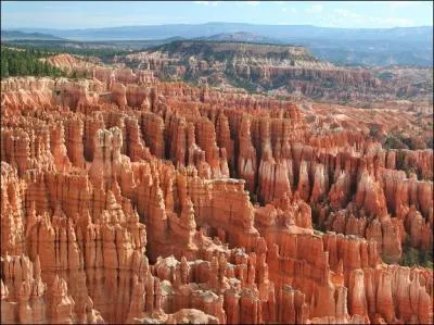 Quel nom portent ces insolites flches de pierre ?