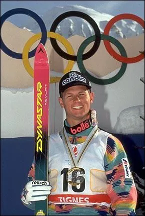 Quelle tait la spcialit d'Edgar Grospiron, champion de ski franais dans les annes 90 ?