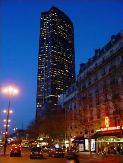 O se situe,  Paris, la station de mtro Edgar Quinet, nomme ainsi en hommage a l'historien franais n en 1803 ?