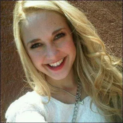 Qui Ludmila va-t-elle embrasser ?