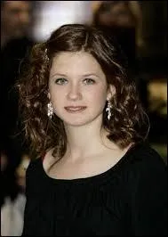 Revenons le temps de deux questions spcifiques  sa seule fille, Ginny... Que pouvez-vous dire d'elle au niveau personnalit ?