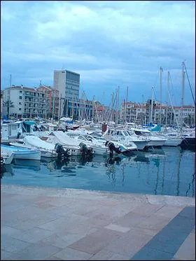 Quittons Toulon pour La Seyne-sur-Mer ! Quel est le mois le plus pluvieux dans cette ville ?