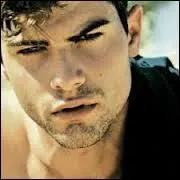 Dans l'pisode 8, avec qui Violetta chante-t-elle  Hoy somos ms  ?