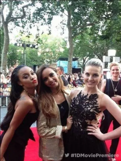 Qui commence  chanter dans Wings ?