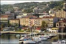 Nous sommes  Propriano. Cette ville se situe ...