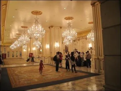 A quel htel appartient ce hall d'accueil ?