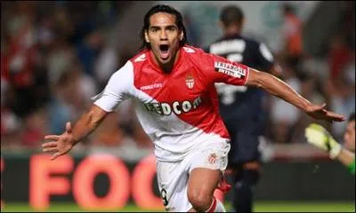 Qui est ce joueur de football ?