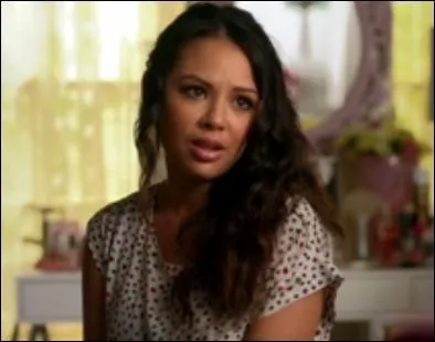 Qui, Mona faisait-elle chanter ?