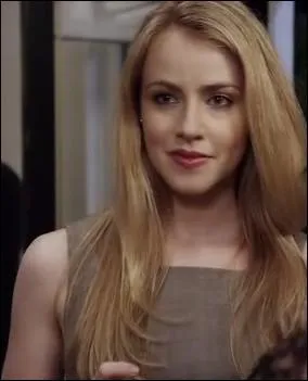 Pourquoi Meredith "s'occupe-t-il d'Aria" ?