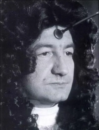 Quelle recette  base de cheval , Pierre Desproges donne-t-il dans son  manuel de savoir-vivre  ?