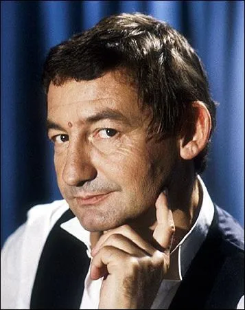 A quel oiseau ayant pouss les limites de l'imbcilit volaillre jusqu' l'infini, Pierre Desproges aurait volontiers cartel le trou du cul  l'aide d'un tisonnier chauff  blanc ?