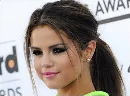 Selena Gomez a chant... .