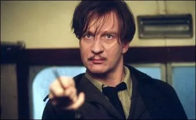 Qui est le nouveau professeur de dfense contre les forces du mal dans ce film ?