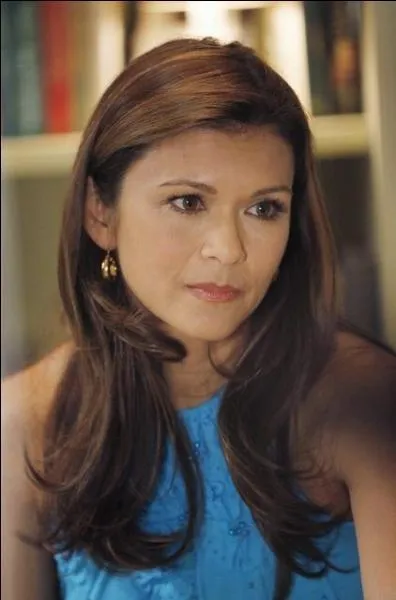 Pam est dans son salon. A va lui faire un coup. Lequel ?