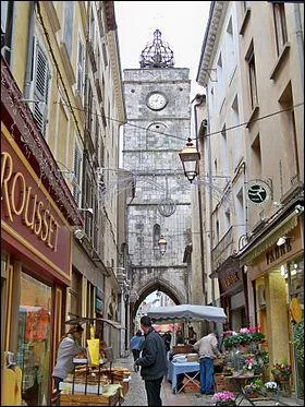 Apt a t fonde sur ordre de Jules Csar :