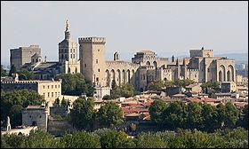 Partons de La Ciotat pour rejoindre Avignon. Quelle est la superficie de Avignon ?