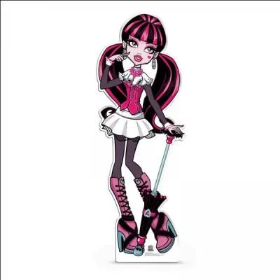 De qui Draculaura tait-elle amoureuse avant de rencontrer Clawd Wolf ?