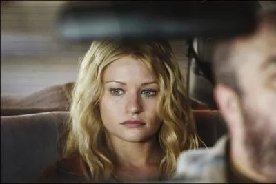 Dans quel remake de film d'horreur, Emilie De Ravin ( Claire Littleton) tombe- t-elle sur bien pire qu'Ethan Rom ?