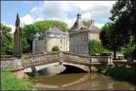 Cette ville de la Sarthe est surtout connue pour sa faence. Il s'agit de ...