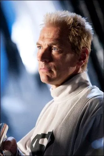 Comment s'appelle son pre biologique ?