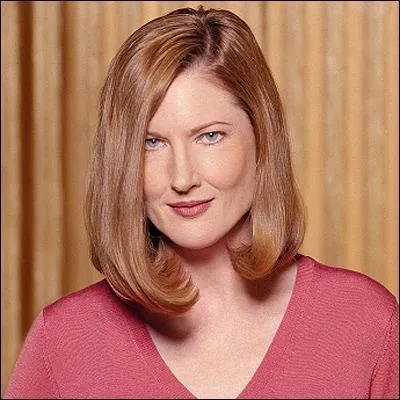 Comment s'appelle sa mre adoptive ?