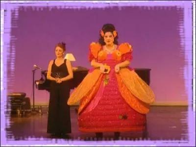 Comment a, un gros ventre ? Mais je rve, vous ne voyez pas que c'est la robe ? Qui est-ce ?