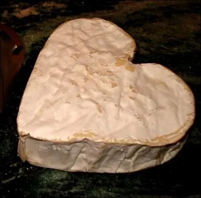 Quel nom porte ce fromage au lait de vache,  pte molle  crote fleurie, en forme de coeur, fabriqu en pays de Bray ?