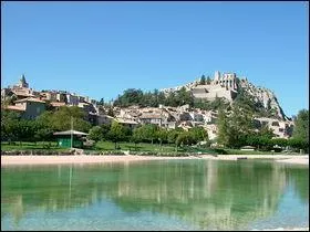 De combien de jours ensoleills Sisteron peut-elle profiter ? (par an)