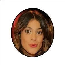 Dans l'pisode 28, Violetta rve qu'elle est avec qui ?