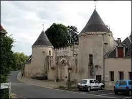 Voici la mairie de la ville de Montgivray. Cette ville Indrienne se situe en rgion ...