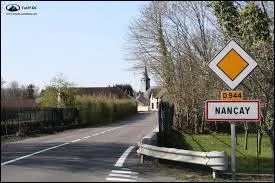 Nous entrons dans la commune de Nanay. Situe dans le 18, c'est une commune de la rgion ...