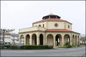 Dans quelle ville voit-on la halle aux grains ?
