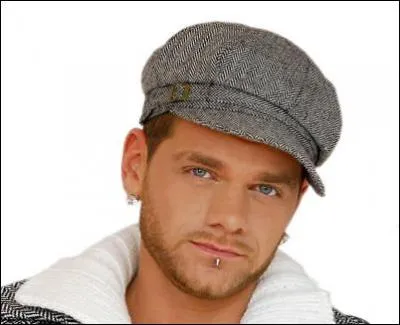 En 2008 il commence  se faire connatre avec le titre. .