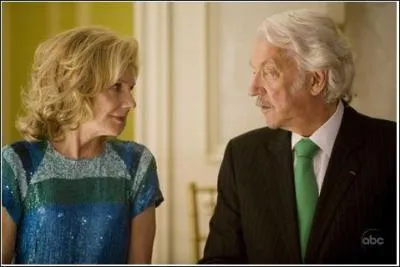 R�cemment il a eu des r�les r�currents dans des s�ries TV. Dans quelle s�rie joue-t-il le r�le de Patrick  Tripp  Darling III ?