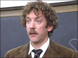 Ah sa p�riode  bouclettes, moustache  ! C'�tait quelque chose ! Dans lequel de ces films n'arbore-t-il pas ses bouclettes et sa moustache ?