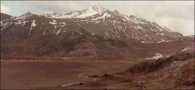 Un peu de gographie. Les les Kerguelen sont des terres australes et antarctiques franaises. Et figurez-vous que l-bas il y a le lac Zizi. En Amrique du Sud ils ont le lac Titicaca, nous on a le lac Zizi. Vous tes bien gentils messieurs les gographes de demander les noms des lacs  vos fistons... O se trouvent ces fameuses les ?
