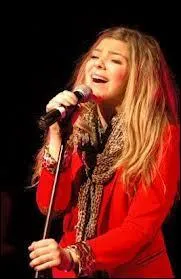 Avec quel jeune chanteur a-t elle fait un duo ?