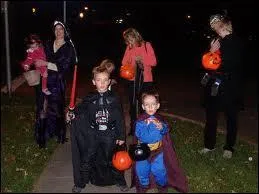 En France, Halloween avec le porte--porte est arriv en :