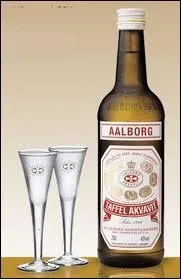 Parfum au carvi, il est un excellent digestif titrant 45 % d'alcool et s'accorde parfaitement avec le saumon fum et les langoustines. L' Aalborg Taffel Akvavit  est une boisson traditionnelle :
