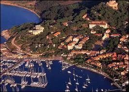 Je vous emmne sur l'Ile de Porquerolles, en rgion P. A. C. A. Nous serons dans le dpartement ...