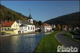Situe en contrebas du Plan Inclin de Saint-Louis-Artzviller, le village lorrain de Lutzelbourg se trouve dans le dpartement ...