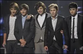 Avec quel chanteur les One Direction ont-ils chant  'X Factor UK' ?