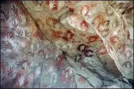 Pourquoi les hommes prhistoriques ont-ils dessin des mains en ngatif sur les parois des grottes ?