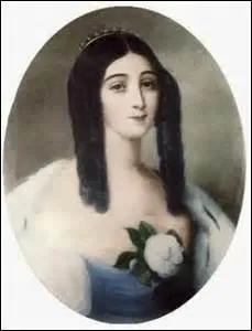 Ne le 15 janvier 1824  Nonant-le-Pin (Orne). Comtesse de Prgeaux par mariage en janvier 1846  Londres. Courtisane, j'ai inspir  Alexandre Dumas fils que je frquente de septembre 1844  aot 1845, le personnage de Marguerite Gautier dans  La Dame aux Camlias . Matresse suppose de Frantz Litz, je dcde  Paris de la tuberculose le 3 fvrier 1847 dans la misre. Je suis :