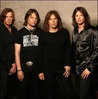 Les membres du groupe se sont renouvels au fil des annes, mais actuellement ils sont cinq :