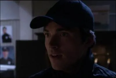 Pourquoi Ezra est-il habill comme sur cette photo ?