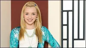 Comment s'appelle la fille la plus top mode de la famille Ross ?