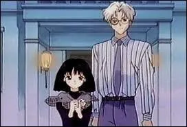 Quelle est la profession du pre de Sailor Saturne ?