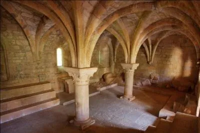 Cette belle abbaye bndictine du Var doit beaucoup  l'abb Foulques, mort en 1231, troubadour et proche de Saint-Louis. Elle a fait partie de ce qu'on nommait les  trois surs provenales . Quel est son nom ?